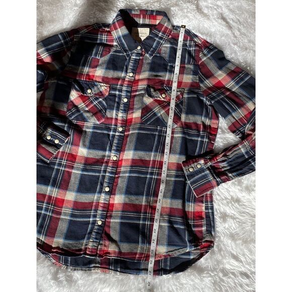 Forever 21 SZ M Woman’s Red Plaid Pearl Button Down Long Sleeve Top - Picture 7 of 7